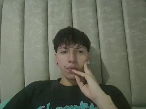 Snapshot of Noah_mod chatting on May 26, 1:56 am Noah mod online show from May 26, 1:56 am