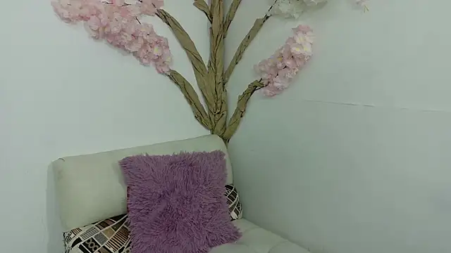 Snapshot of Laura__Castillo_ chatting on June 10, 12:26 pm Laura Castillo online show from June 10, 12:26 pm