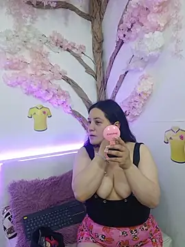 Snapshot of Laura__Castillo_ chatting on June 12, 12:15 pm Laura Castillo online show from June 12, 12:15 pm