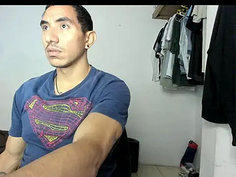 aquiles04 online show from May 29, 1:42 pm