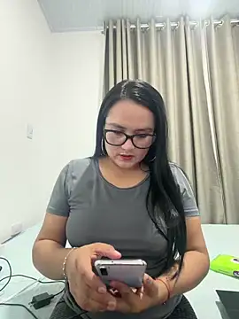 Snapshot of rousee69_ chatting on June 14, 5:20 am rousee69 online show from June 14, 5:20 am