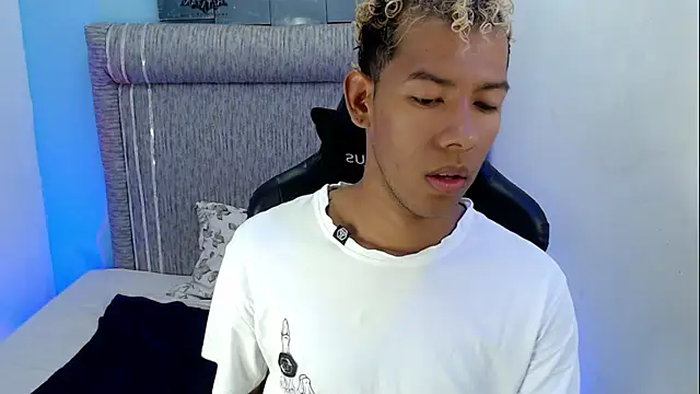 Taylerr 18 online show from May 15, 3:35 am