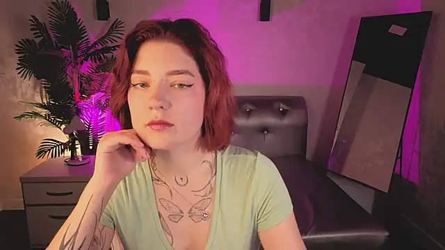 Snapshot of Nikki_Gringer chatting on June 5, 1:01 am Nikki Gringer online show from June 5, 1:01 am