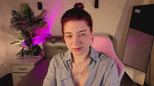 Snapshot of Nikki_Gringer chatting on June 10, 1:28 am Nikki Gringer online show from June 10, 1:28 am
