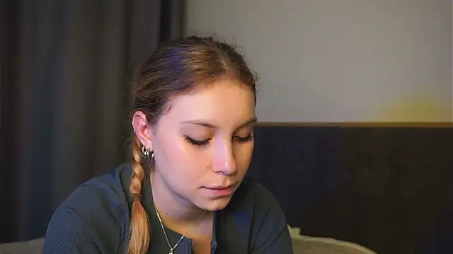 Sairallyn online show from May 21, 9:44 pm