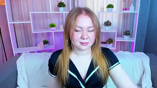 AlexaaBee online show from May 16, 8:11 am