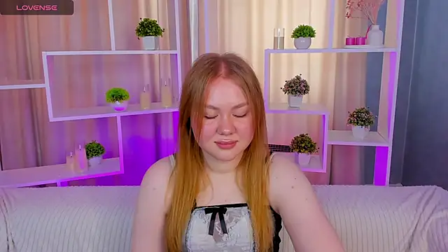 AlexaaBee online show from May 22, 8:10 am