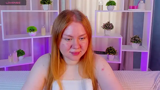 AlexaaBee online show from May 23, 8:18 am