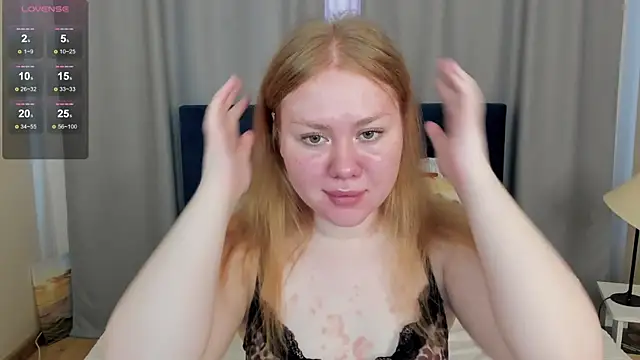 AlexaaBee online show from June 11, 8:12 am