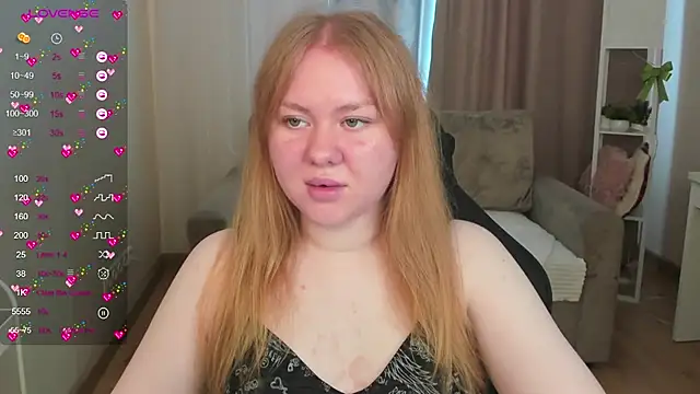 AlexaaBee online show from June 28, 8:09 am