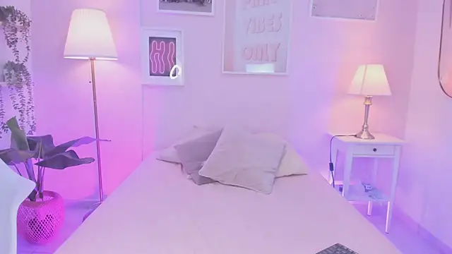 Kitty lulu  online show from June 3, 3:20 am