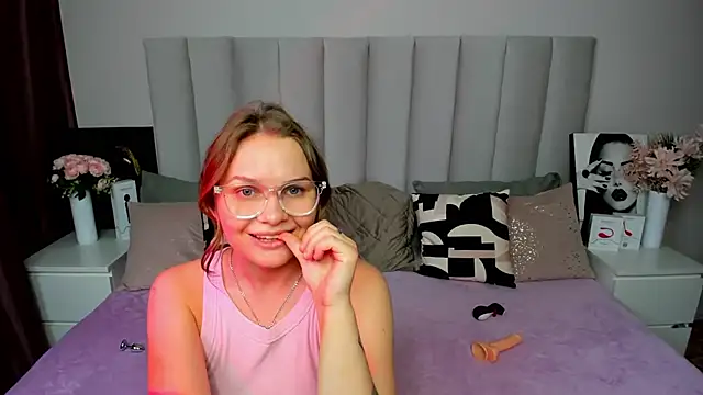 KattyWests online show from June 16, 1:19 am
