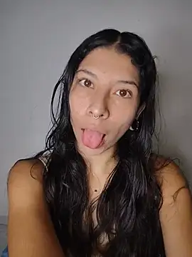 MelanyMo on online show from May 25, 9:48 am