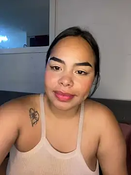 Snapshot of lunaa_and_vale chatting on June 13, 3:37 am lunaa and vale online show from June 13, 3:37 am