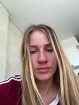 Snapshot of AnnaMist_ chatting on July 10, 5:56 am AnnaMist online show from July 10, 5:56 am