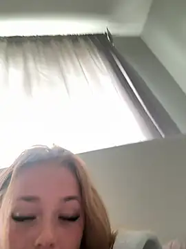 Snapshot of miaflowerxx chatting on June 15, 10:06 am miaflowerxx online show from June 15, 10:06 am
