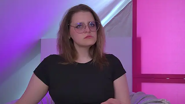 AlexaAvery online show from June 3, 2:33 pm