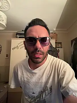 ylnut58 online show from May 15, 7:21 pm