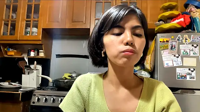 YukikoSchaefers online show from May 26, 5:14 am