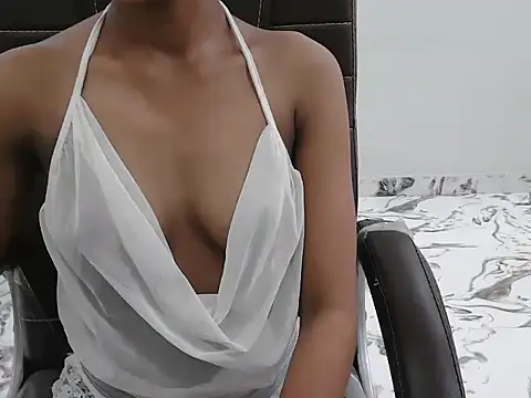 lovelyshaski online show from July 18, 4:16 am