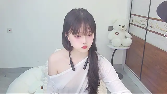 Evil-Bunny007 online show from May 16, 10:36 am