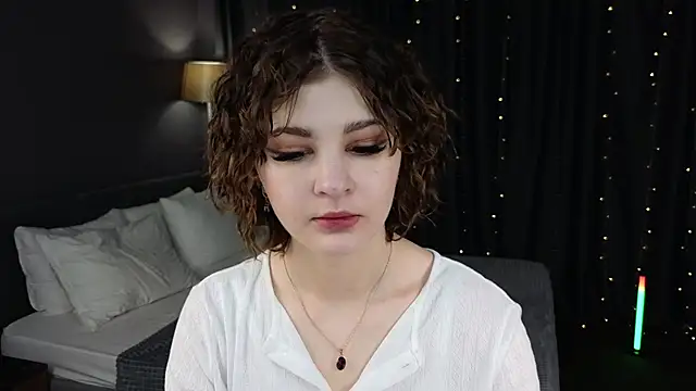 Kira  Fluffy online show from June 7, 12:04 am
