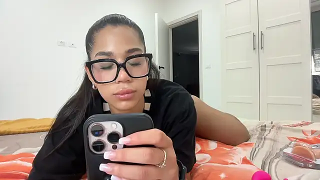 Snapshot of QueeNataly chatting on June 4, 1:39 pm QueeNataly online show from June 4, 1:39 pm