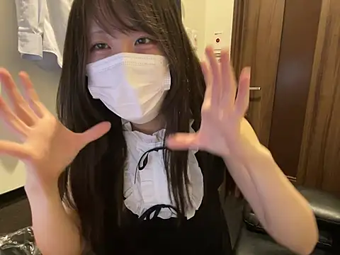 Snapshot of miniminimo_o chatting on June 19, 10:19 am miniminimo o online show from June 19, 10:19 am