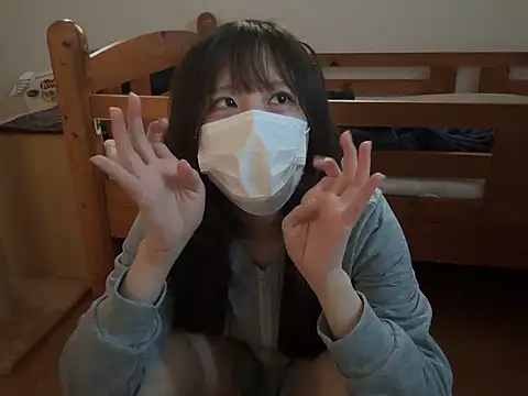 Snapshot of miniminimo_o chatting on July 18, 8:40 am miniminimo o online show from July 18, 8:40 am