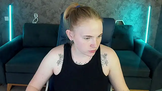 NikkyReyyy online show from May 19, 1:06 pm