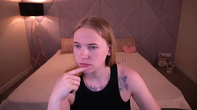 NikkyReyyy online show from May 20, 5:24 am
