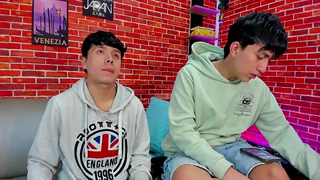Hoot boyss  online show from June 12, 7:46 pm