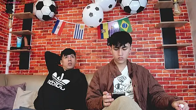 Hoot boyss  online show from July 8, 8:46 pm