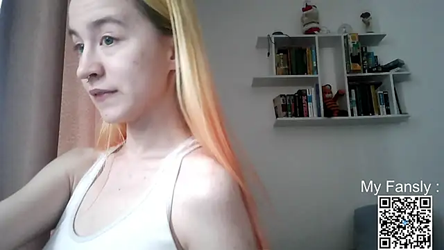 Emilya201 online show from May 18, 4:07 am