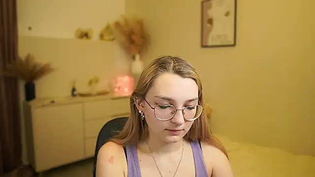 Sophielux18 online show from May 28, 1:19 pm