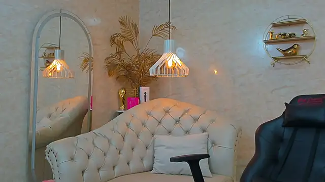 Horny Curls online show from June 27, 3:44 am