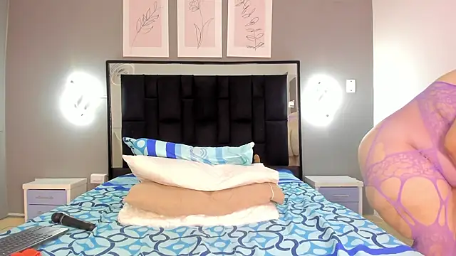 zoe curvyy online show from June 25, 12:20 pm
