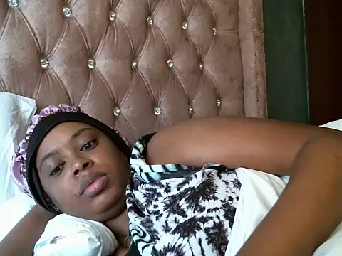 pretty zii online show from July 5, 7:04 am