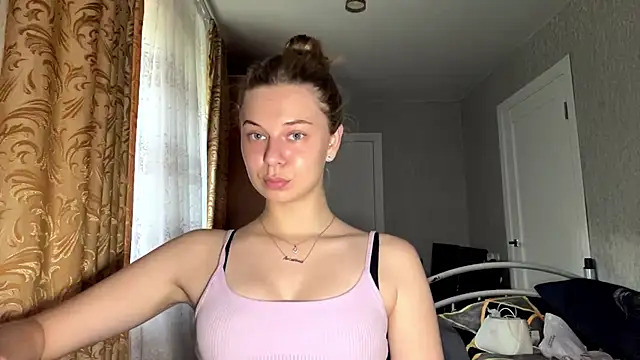 HoneysPiee online show from July 5, 9:16 am