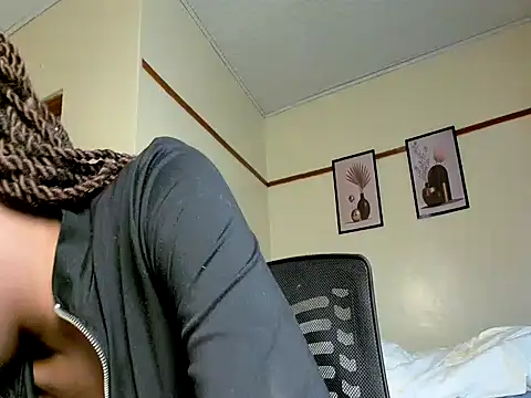 Snapshot of Ebonyqueen111 chatting on July 11, 11:24 am Ebonyqueen111 online show from July 11, 11:24 am
