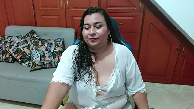 Snapshot of katiusca_rm chatting on June 30, 1:45 pm katiusca rm online show from June 30, 1:45 pm