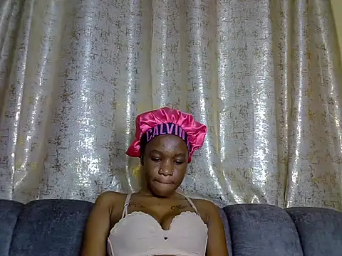 Snapshot of Sexy_dotta chatting on July 5, 11:28 am Sexy dotta online show from July 5, 11:28 am