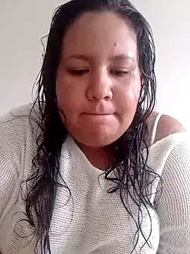 Snapshot of DannaMillan chatting on May 19, 9:21 pm DannaMillan online show from May 19, 9:21 pm