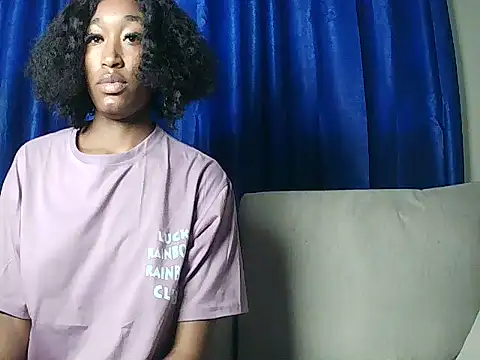 Snapshot of pinky_aura22 chatting on June 12, 1:32 pm pinky aura22 online show from June 12, 1:32 pm