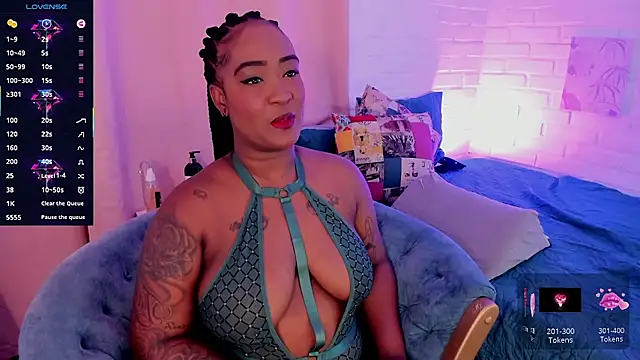 alison daniels  online show from January 18, 8:01 pm