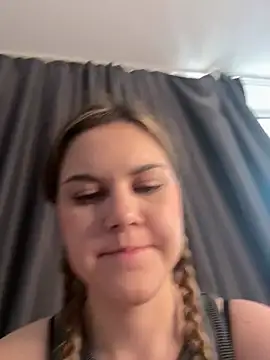 Snapshot of la_lisa_ chatting on June 18, 7:08 am la lisa online show from June 18, 7:08 am