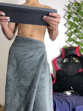 NelModel1 online show from June 4, 11:49 am