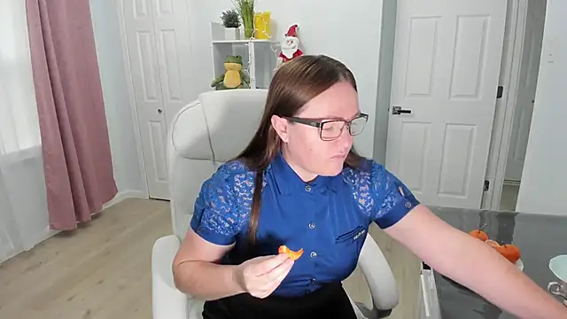 Vika73 online show from December 16, 3:00 pm