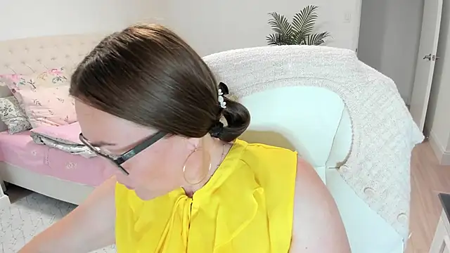 Snapshot of Vika73 chatting on June 17, 10:50 am Vika73 online show from June 17, 10:50 am
