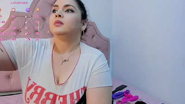 vanesapalacios online show from May 26, 7:43 pm